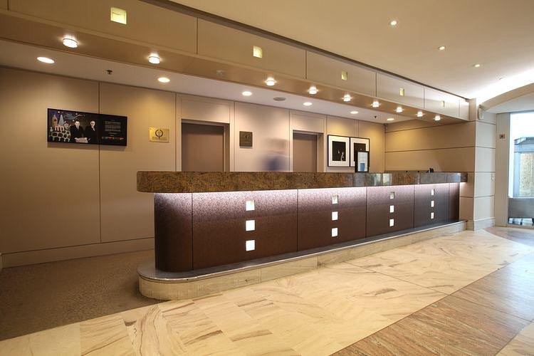 hall hotel rivestito con pellicole adesive rinnovato con prodotti da rivestimento di Madpaper
